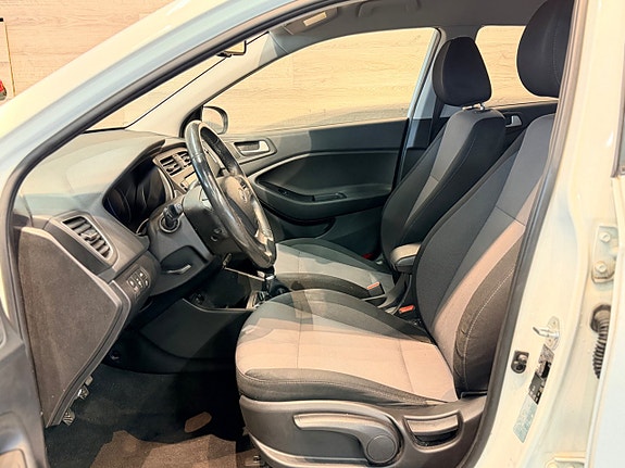 Hyundai i20 8 of 30