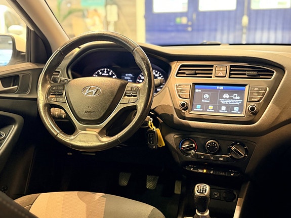 Hyundai i20 12 of 30