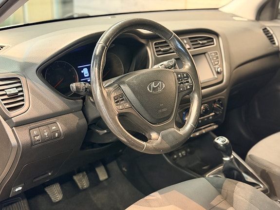 Hyundai i20 7 of 30