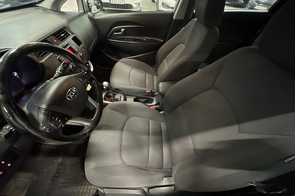 Kia Rio 7 of 10