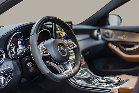 Mercedes-Benz AMG C63 S 14 of 30