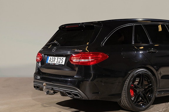 Mercedes-Benz AMG C63 S 4 of 5