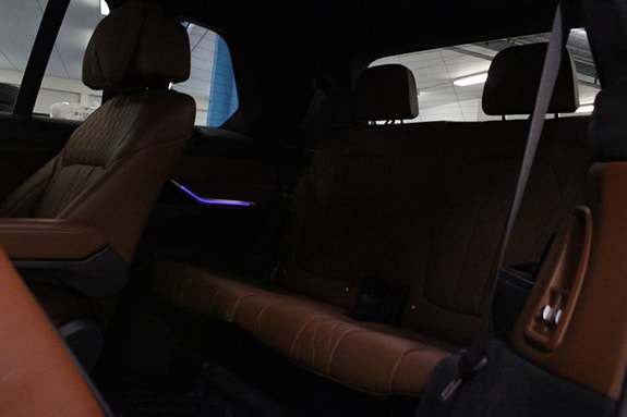 BMW X7 24 of 30