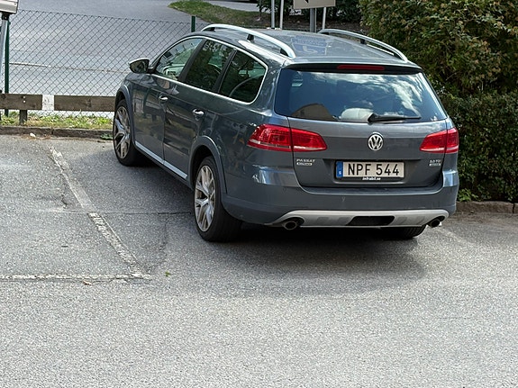 Volkswagen Passat Alltrack 4 of 4