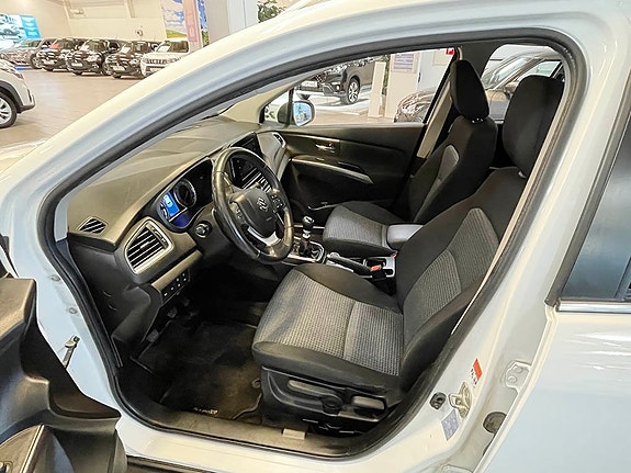 Suzuki S-Cross 4 of 7