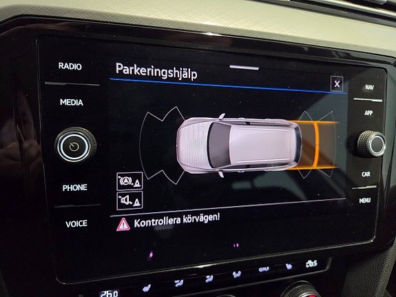 Volkswagen Passat 12 of 17