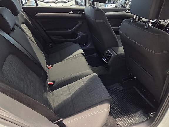 Volkswagen Passat 11 of 17