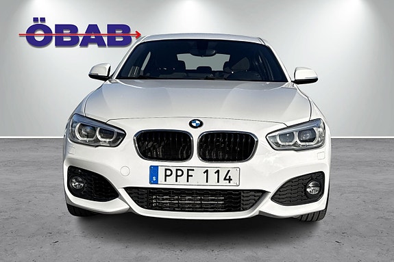 BMW 118i 2 of 5