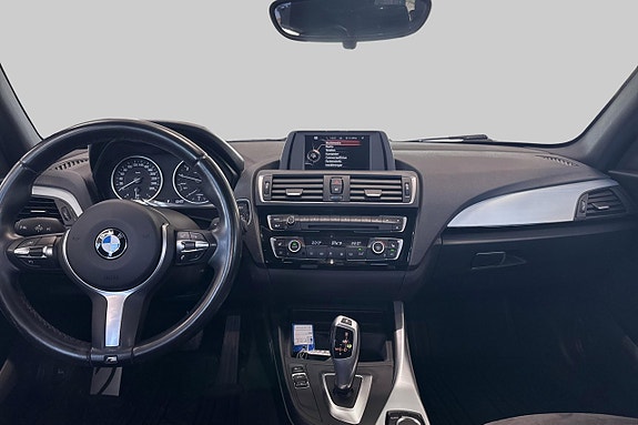 BMW 118i 7 of 12