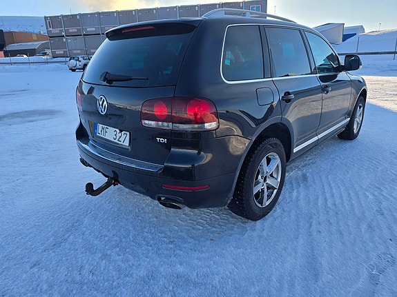Volkswagen Touareg 4 of 7