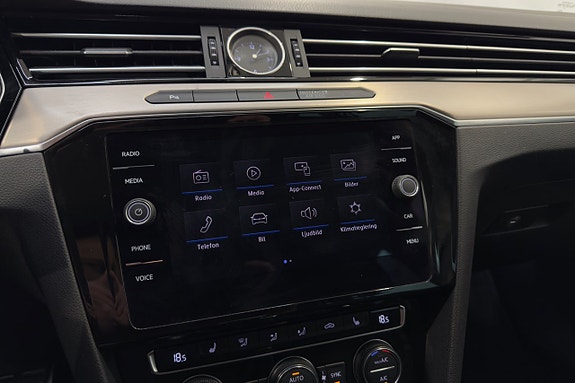 Volkswagen Passat Alltrack 14 of 23