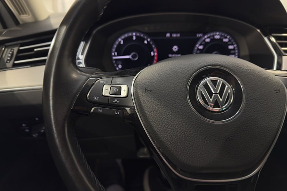 Volkswagen Passat Alltrack 10 of 23