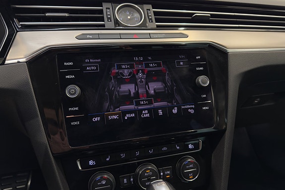 Volkswagen Passat Alltrack 17 of 23