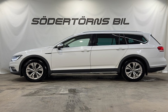 Volkswagen Passat Alltrack 3 of 5