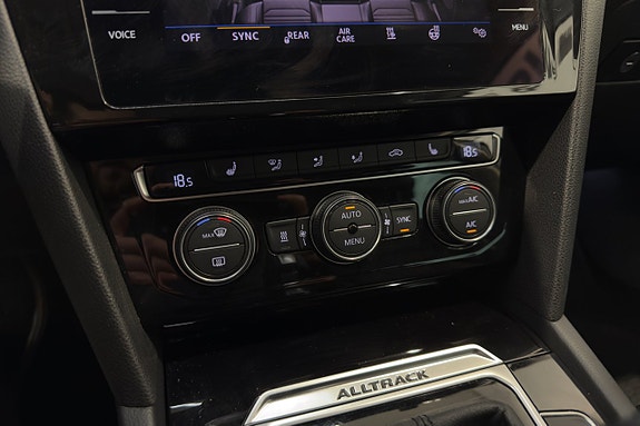Volkswagen Passat Alltrack 18 of 23