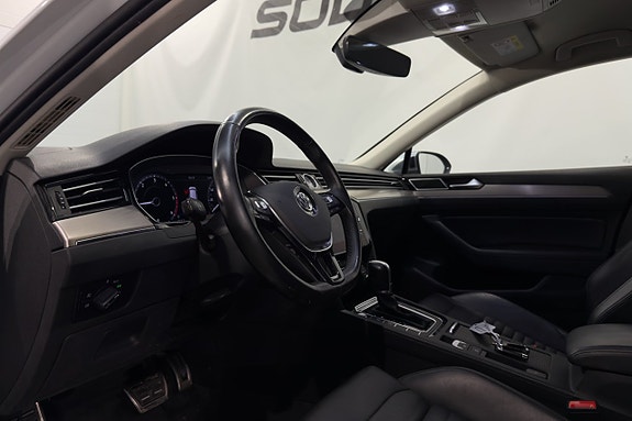 Volkswagen Passat Alltrack 9 of 23