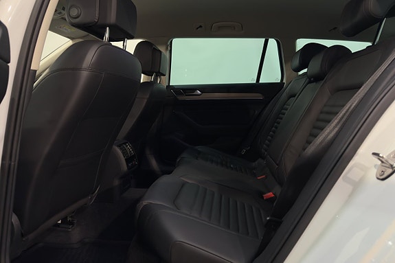 Volkswagen Passat Alltrack 21 of 23