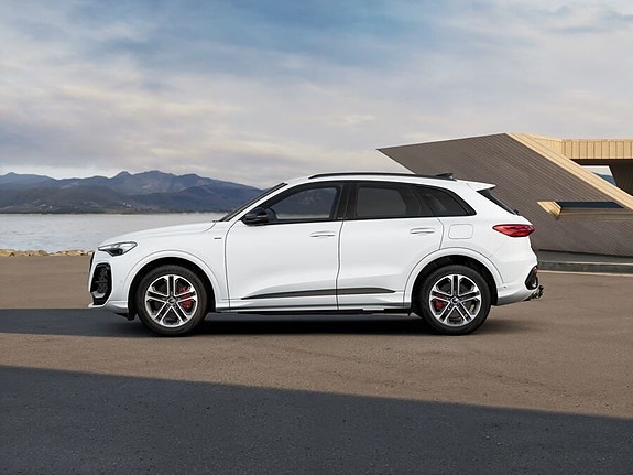 Audi Q5 2 of 5