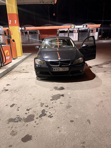 BMW 320i 7 of 8