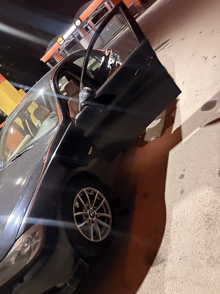 BMW 320i 3 of 8