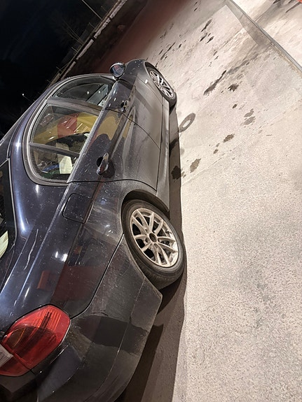 BMW 320i 6 of 8