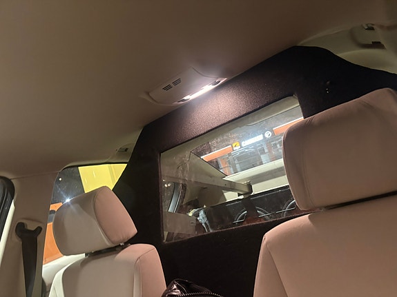 BMW 320i 8 of 8
