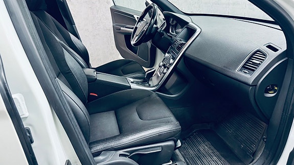 Volvo XC60 9 of 20