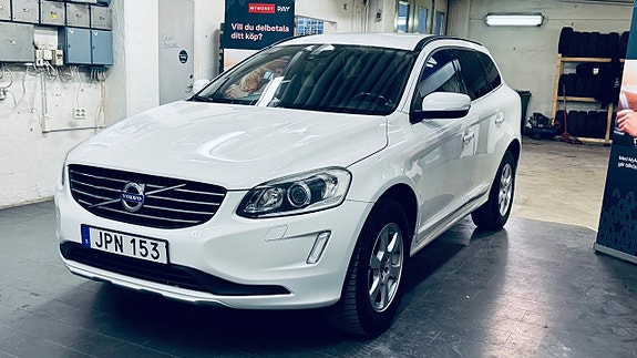 Volvo XC60 2 of 5