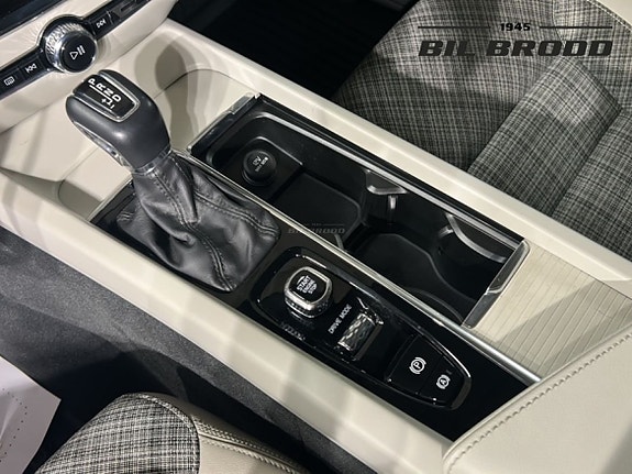Volvo V60 Cross Country 12 of 14