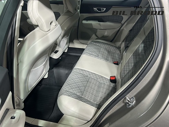 Volvo V60 Cross Country 9 of 14