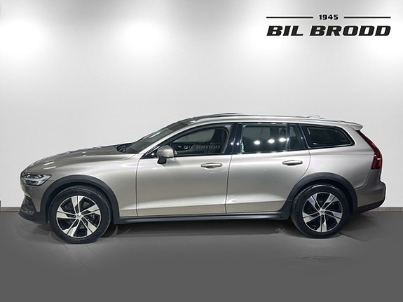 Volvo V60 Cross Country 4 of 5