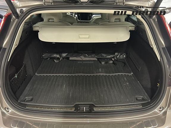 Volvo V60 Cross Country 14 of 14