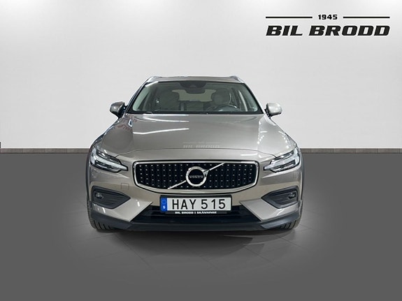 Volvo V60 Cross Country 2 of 5
