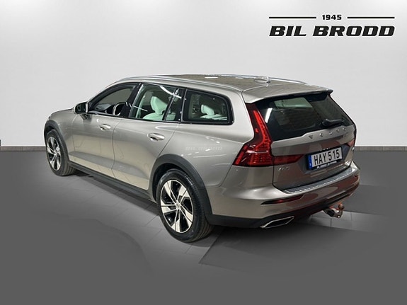 Volvo V60 Cross Country 6 of 14