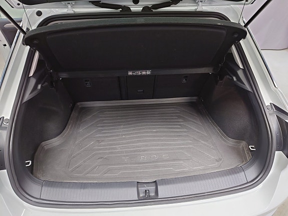 Volkswagen T-Roc 14 of 16