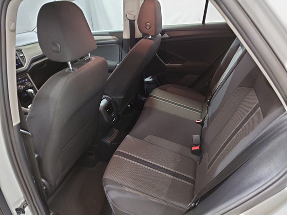 Volkswagen T-Roc 12 of 16
