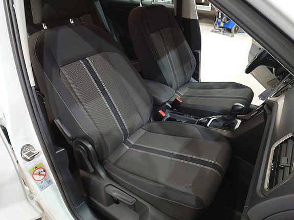 Volkswagen T-Roc 11 of 16