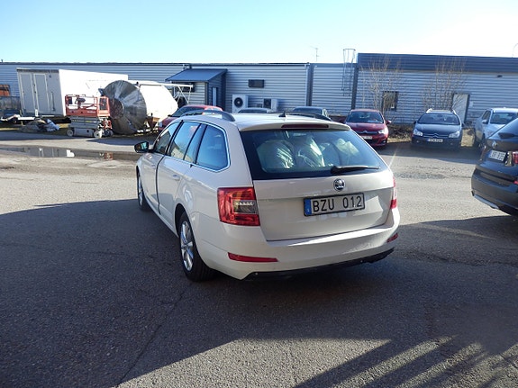 Skoda Octavia 3 of 5