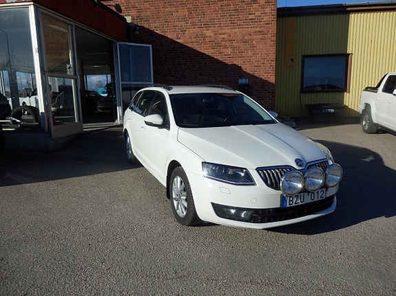 Skoda Octavia 2 of 5