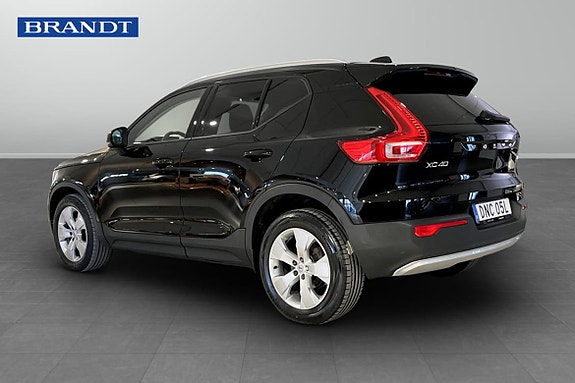 Volvo XC40 2 of 5