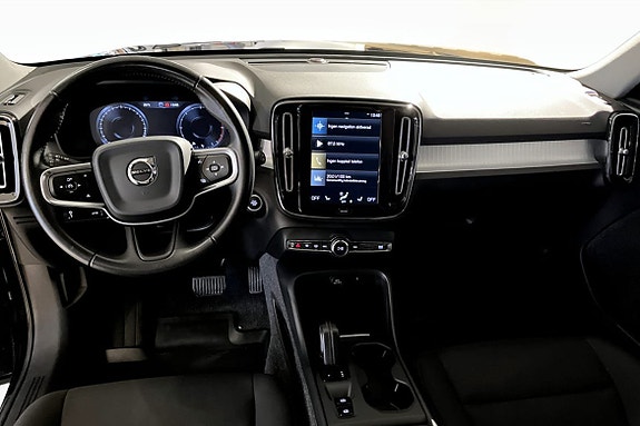Volvo XC40 4 of 5