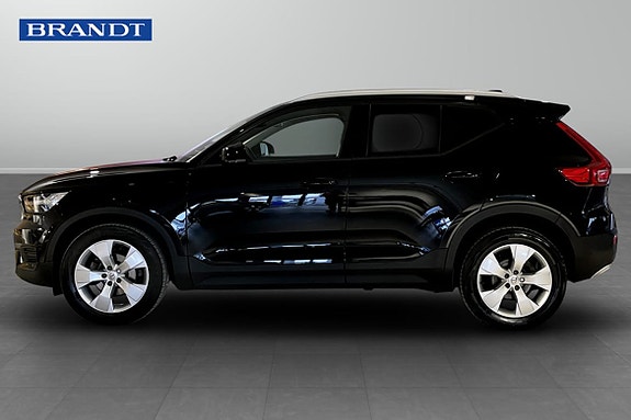 Volvo XC40 3 of 5
