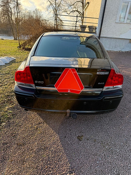 Volvo S60 2 of 7