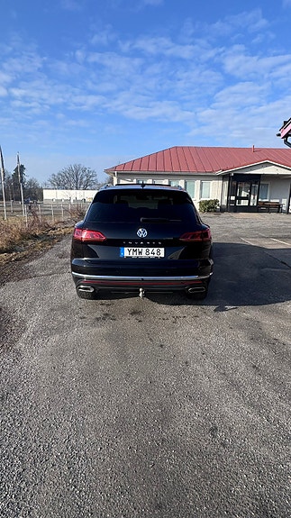 Volkswagen Touareg 3 of 5