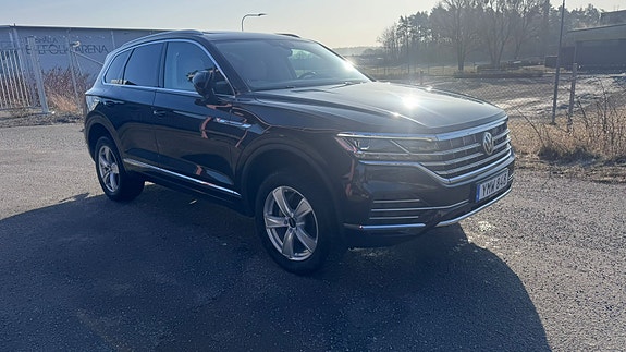 Volkswagen Touareg 2 of 5
