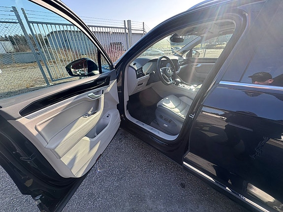 Volkswagen Touareg 5 of 5