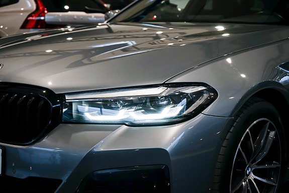 BMW 520d 4 of 5