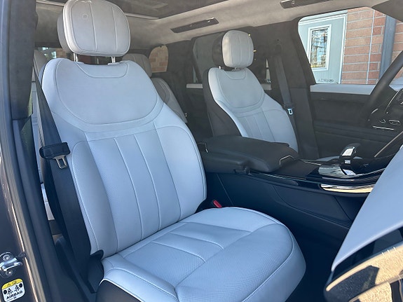 Land Rover Range Rover Sport 9 of 27