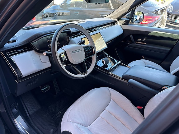 Land Rover Range Rover Sport 7 of 27