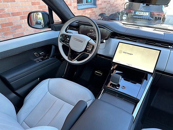 Land Rover Range Rover Sport 8 of 27